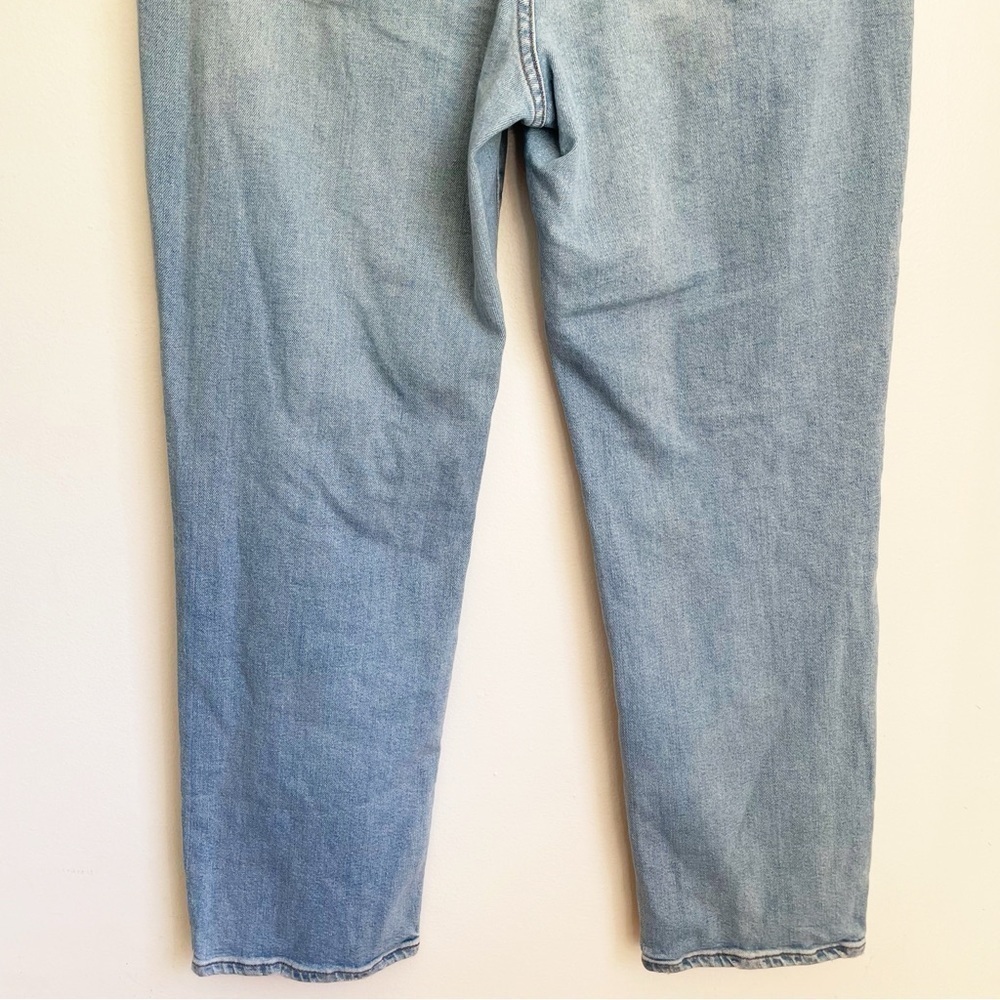 Madewell The Perfect Vintage Straight Jean in Danby Wash: Knee-Rip Edition 31 - Picture 10 of 16
